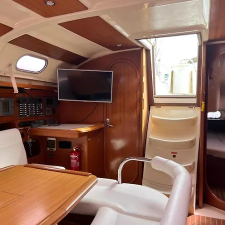 Biao Boat 船屋 孔迪镇